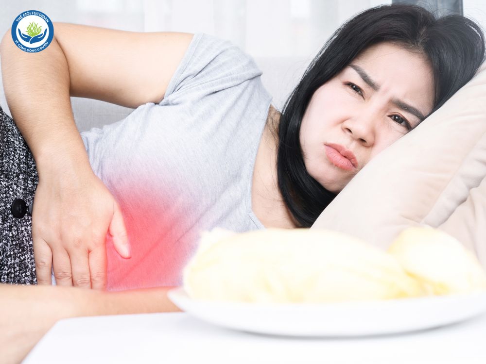 Triệu chứng rõ ràng nhất của đầy bụng khó tiêu thường là cảm giác căng tức bụng và thường kèm theo đau âm ỉ