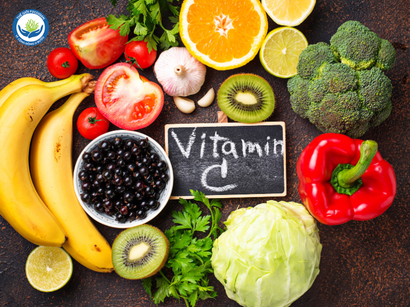 Vitamin C: tan trong nước, giúp trung hòa gốc tự do trong huyết tương và mô