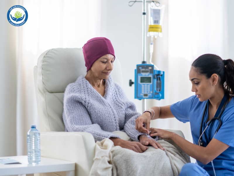 Dùng thuốc đặc trị để tiêu diệt tế bào ung thư còn sót lại hoặc kiểm soát bệnh giai đoạn muộn.